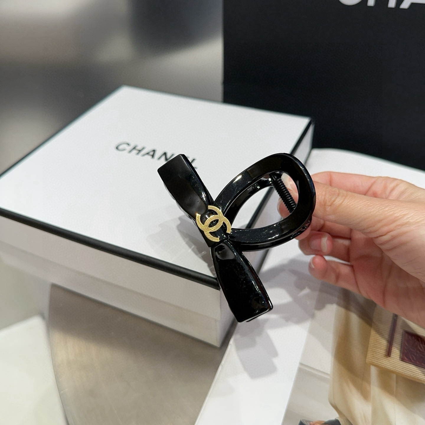 🎁配包装盒Chanel (香奈儿)最新款小香抓夹．超级好看！名媛范儿十足，小仙女必备…