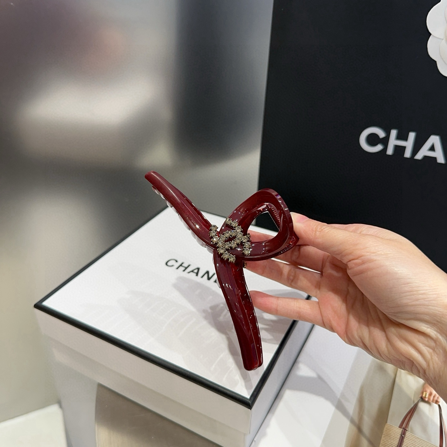 🎁配包装盒Chanel (香奈儿)最新款小香安多拉钻石抓夹，超级好看！名媛范儿十足，小仙女必备…