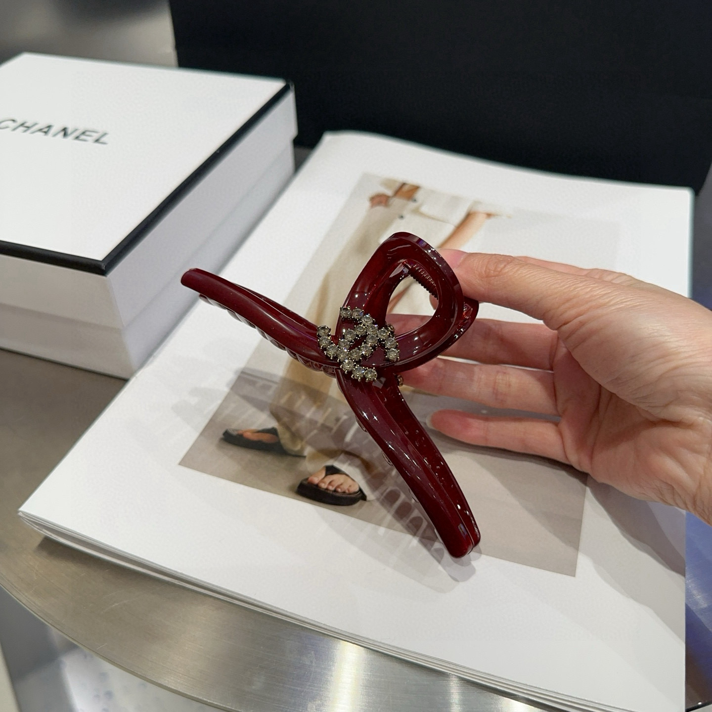 🎁配包装盒Chanel (香奈儿)最新款小香安多拉钻石抓夹，超级好看！名媛范儿十足，小仙女必备…