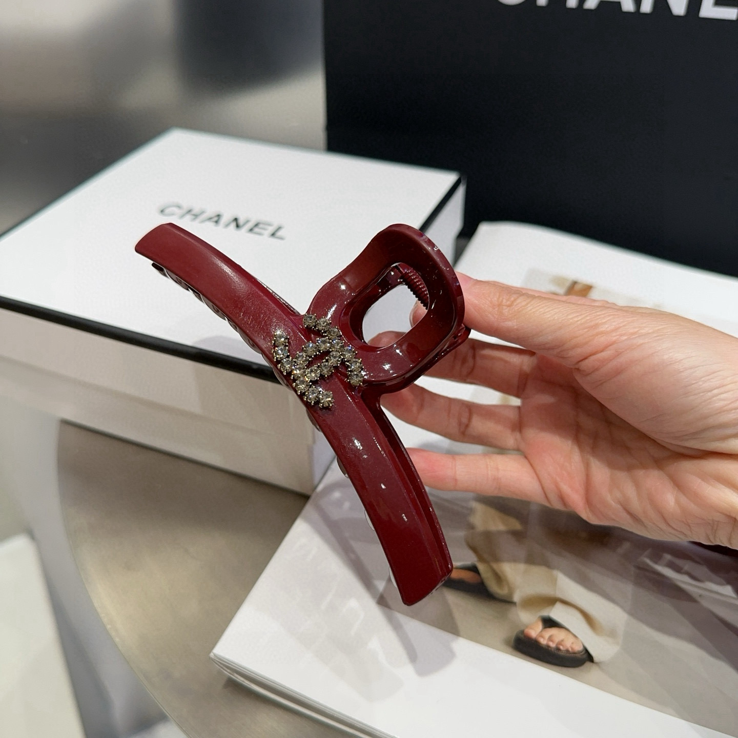 🎁配包装盒Chanel (香奈儿)最新款小香安多拉钻石抓夹，超级好看！名媛范儿十足，小仙女必备…