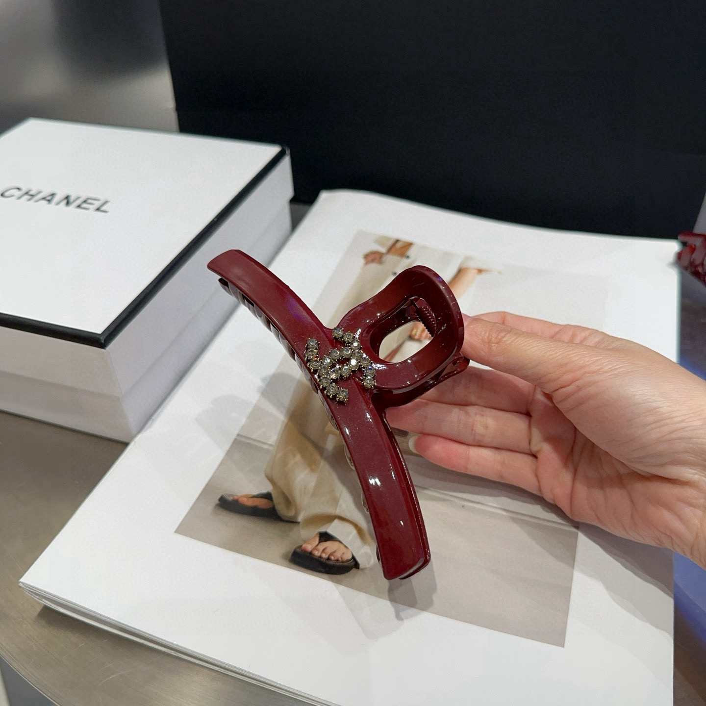 🎁配包装盒Chanel (香奈儿)最新款小香安多拉钻石抓夹，超级好看！名媛范儿十足，小仙女必备…