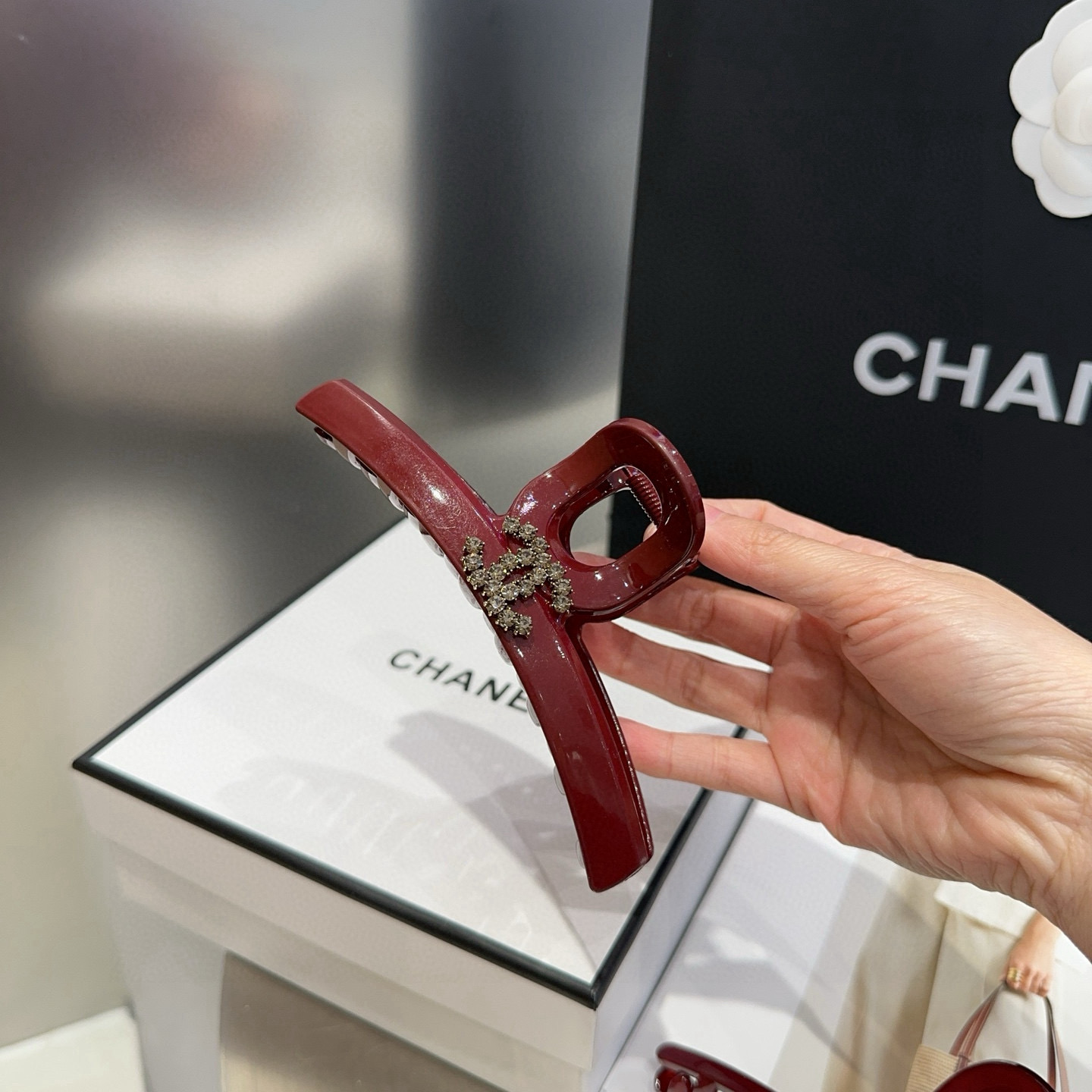 🎁配包装盒Chanel (香奈儿)最新款小香安多拉钻石抓夹，超级好看！名媛范儿十足，小仙女必备…