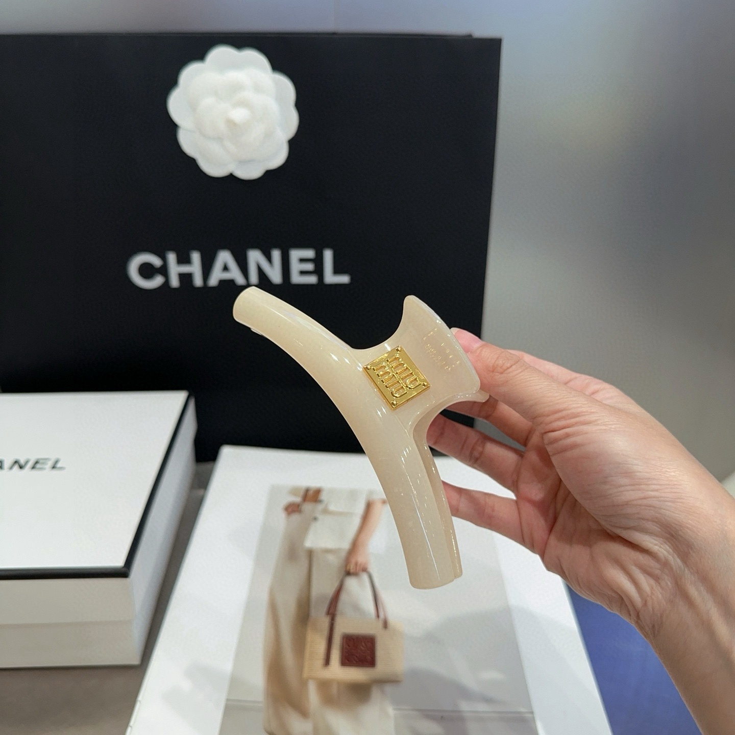 🎁配包装盒miumiu新款糖果色抓夹，时尚潮流．简单优雅，实用百搭，值得入手！