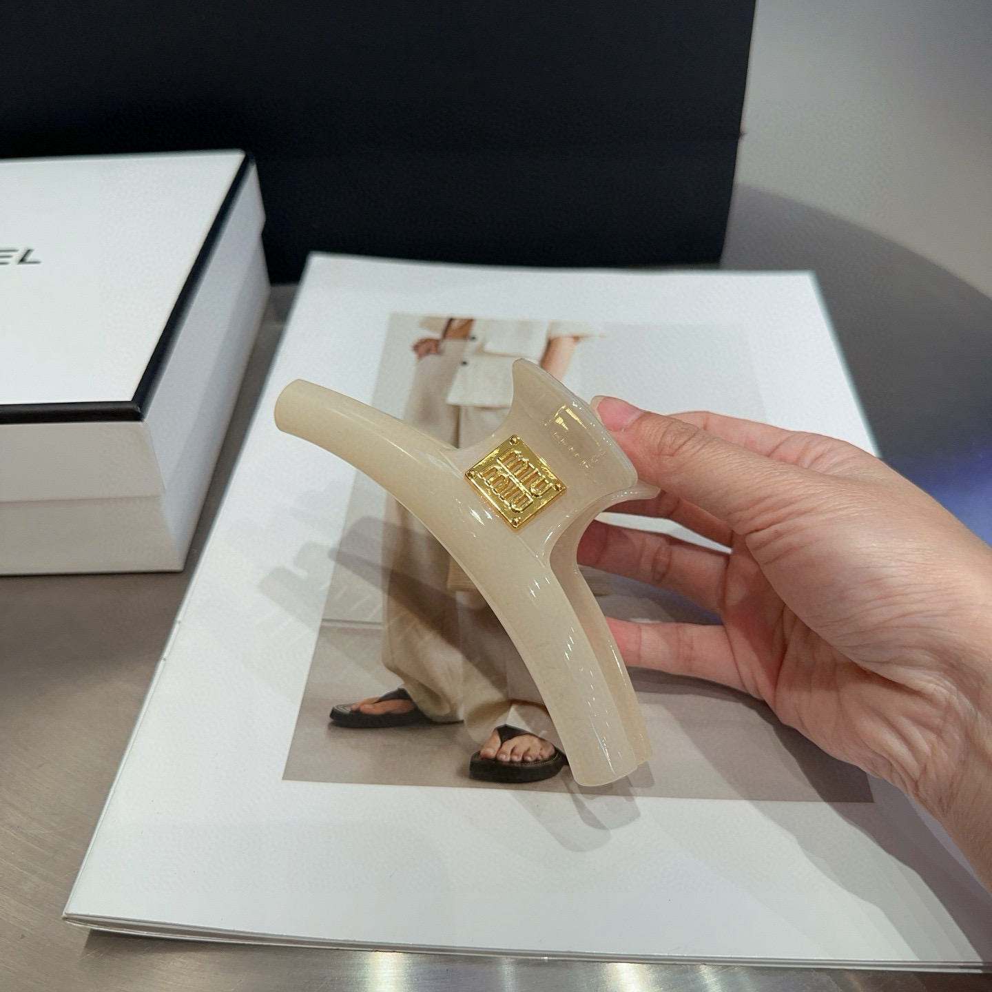 🎁配包装盒miumiu新款糖果色抓夹，时尚潮流．简单优雅，实用百搭，值得入手！