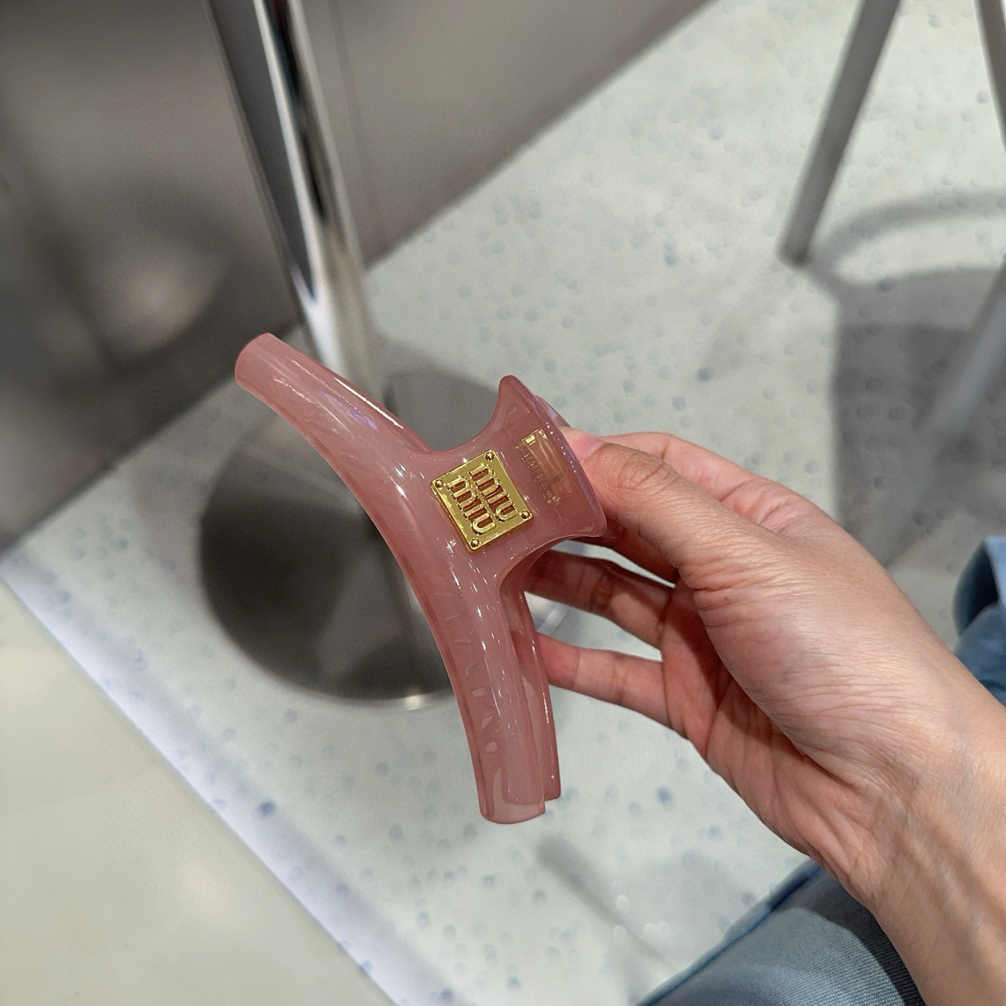 🎁配包装盒miumiu新款糖果色抓夹，时尚潮流．简单优雅，实用百搭，值得入手！