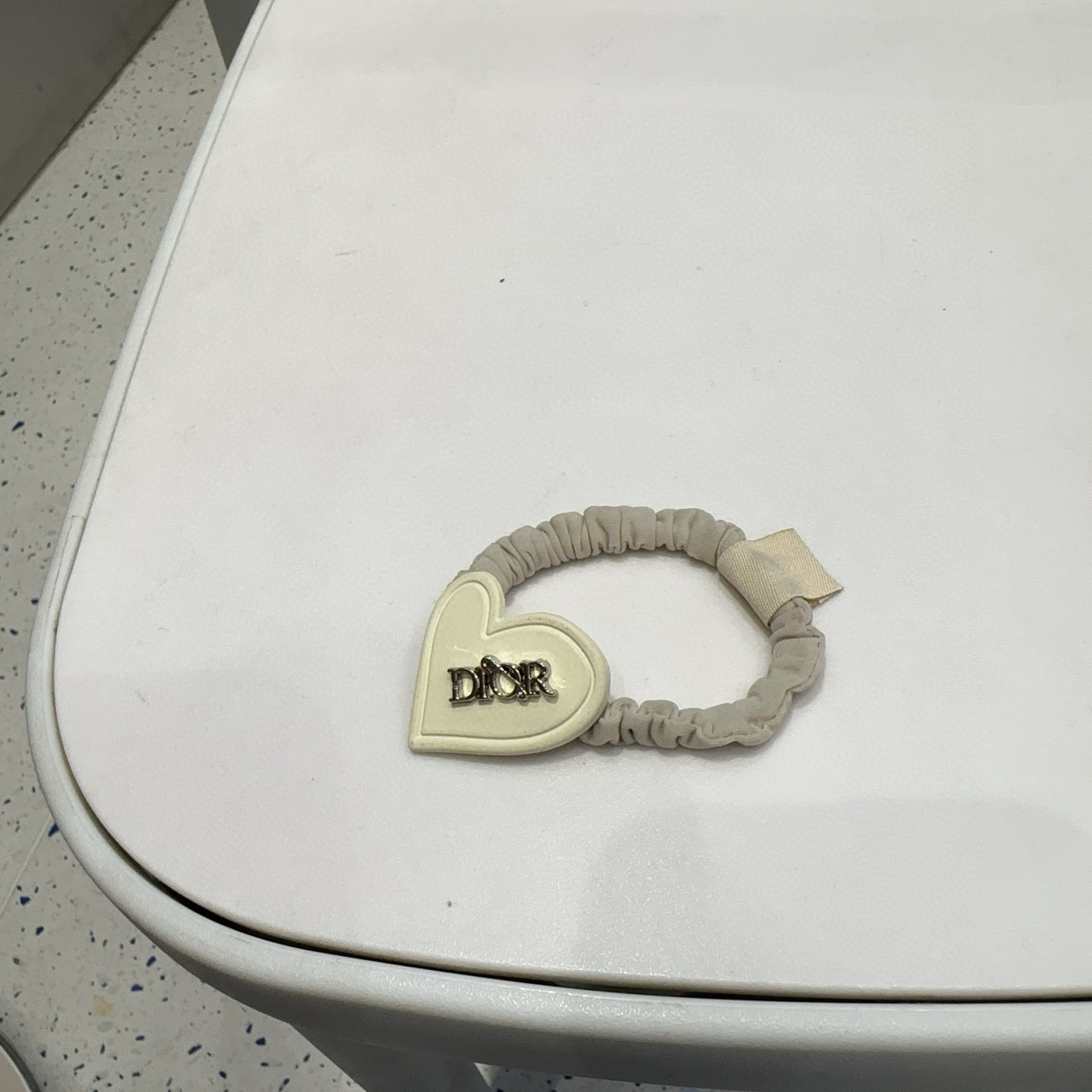 🎁配包装盒（单个）Dior（迪奥）新款CD发圈，简单实用 时尚潮流！小仙女必备…