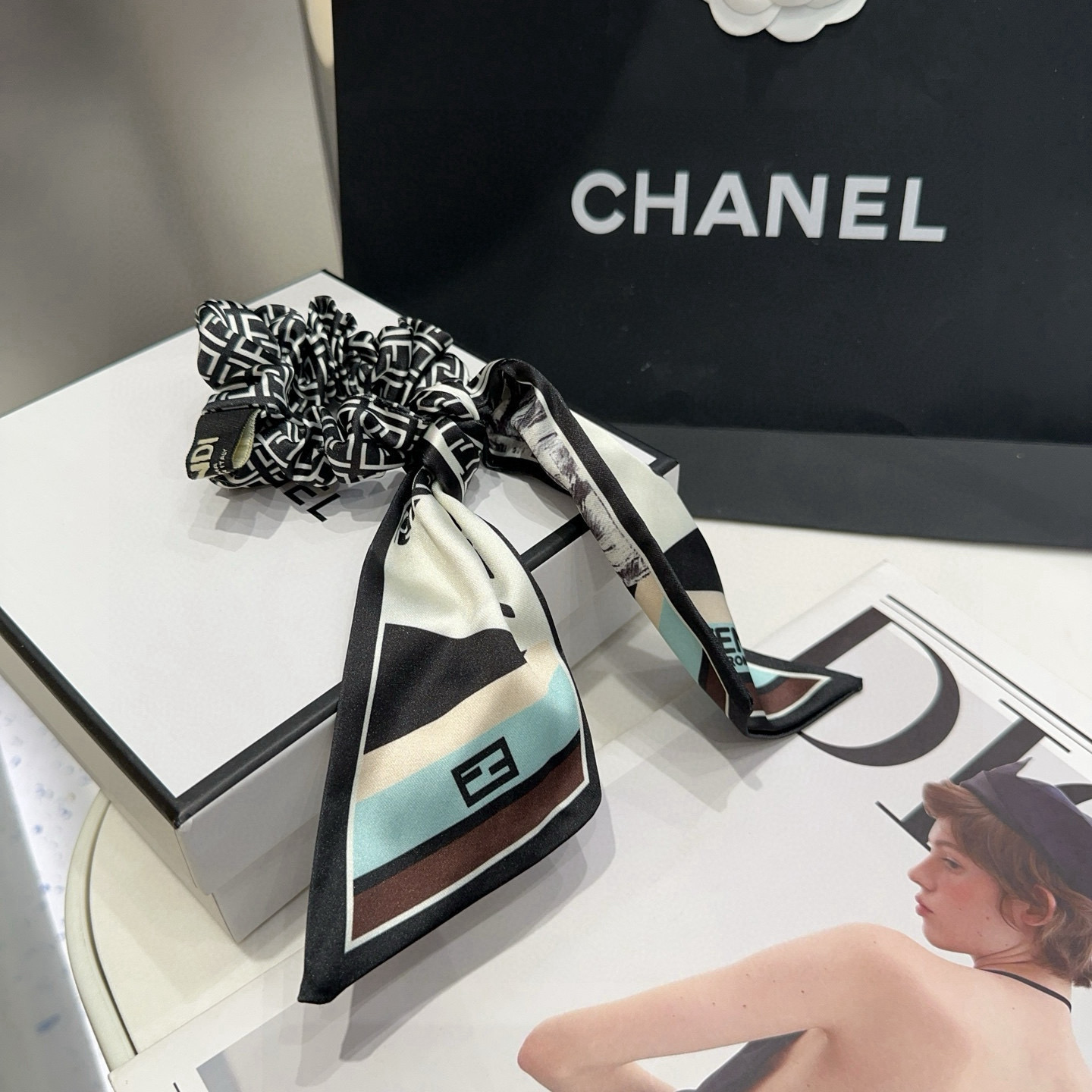 🎁配包装盒 FENDI （芬迪 ）新款F飘带发圈，复古气质美，简约百搭，小姐姐闭眼入…