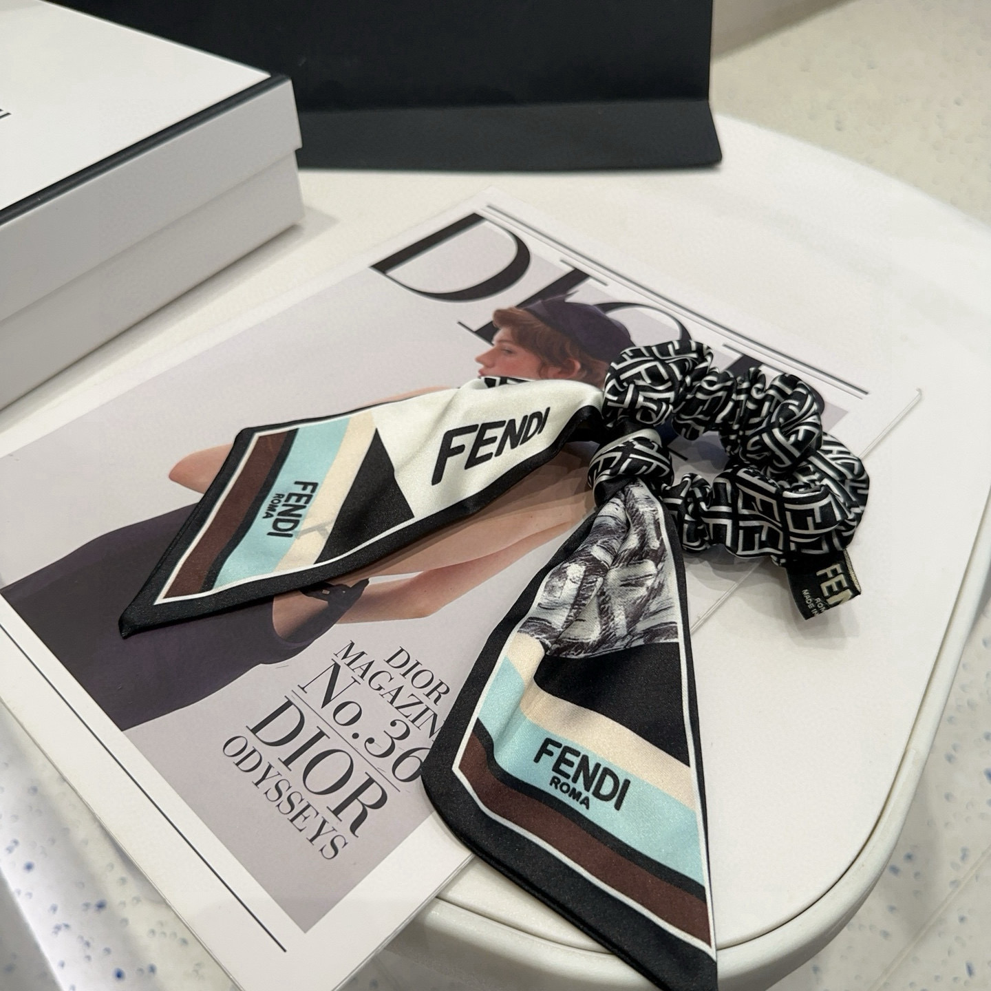 🎁配包装盒 FENDI （芬迪 ）新款F飘带发圈，复古气质美，简约百搭，小姐姐闭眼入…