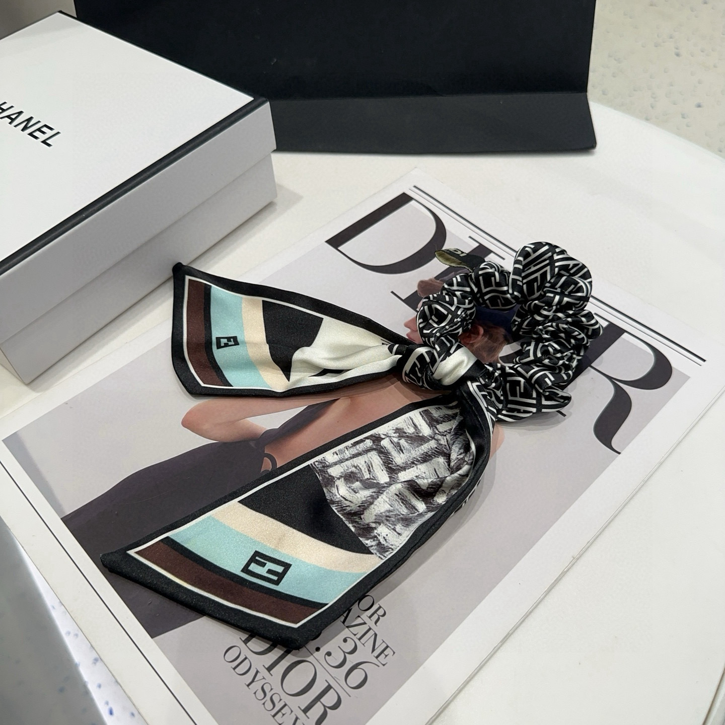 🎁配包装盒 FENDI （芬迪 ）新款F飘带发圈，复古气质美，简约百搭，小姐姐闭眼入…