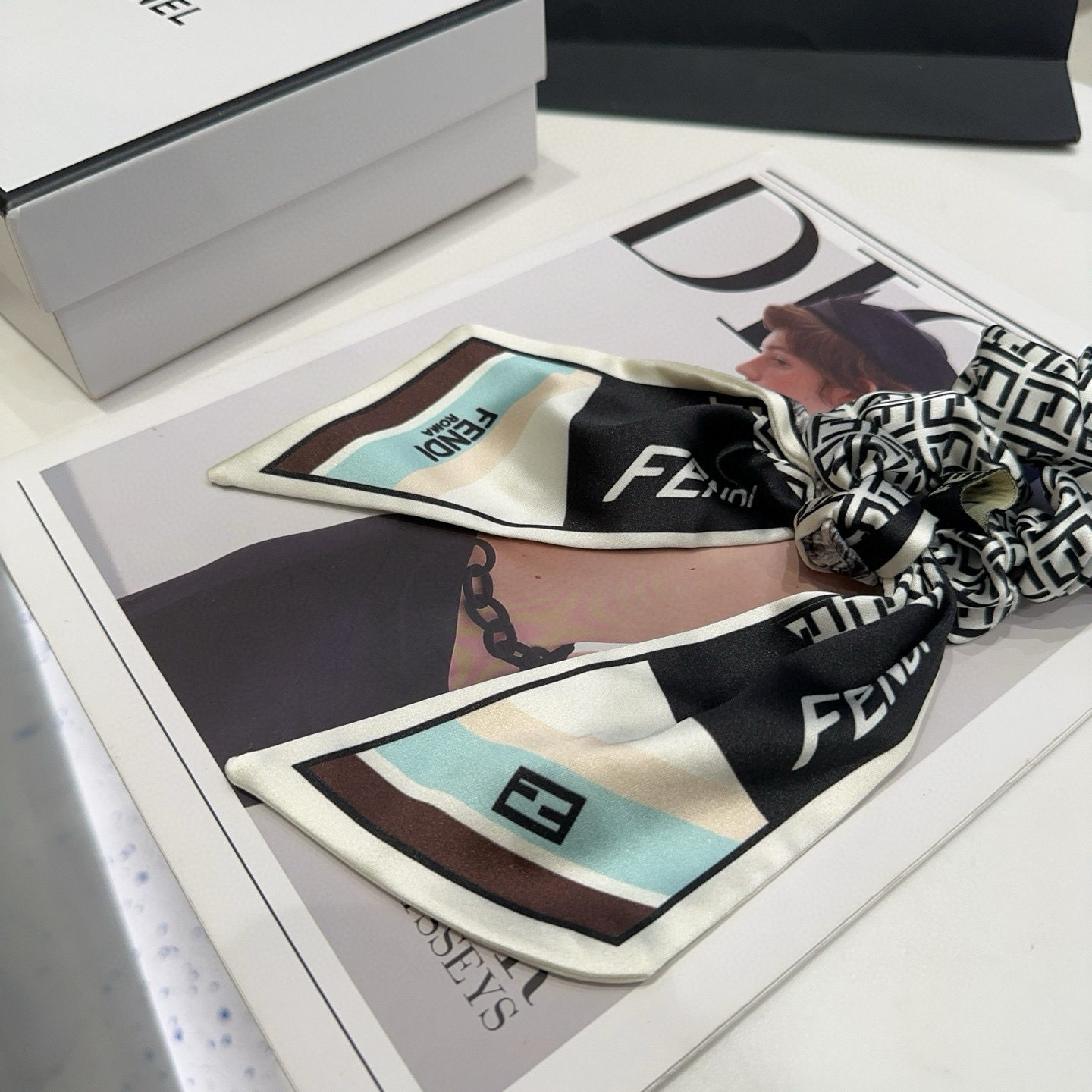 🎁配包装盒 FENDI （芬迪 ）新款F飘带发圈，复古气质美，简约百搭，小姐姐闭眼入…