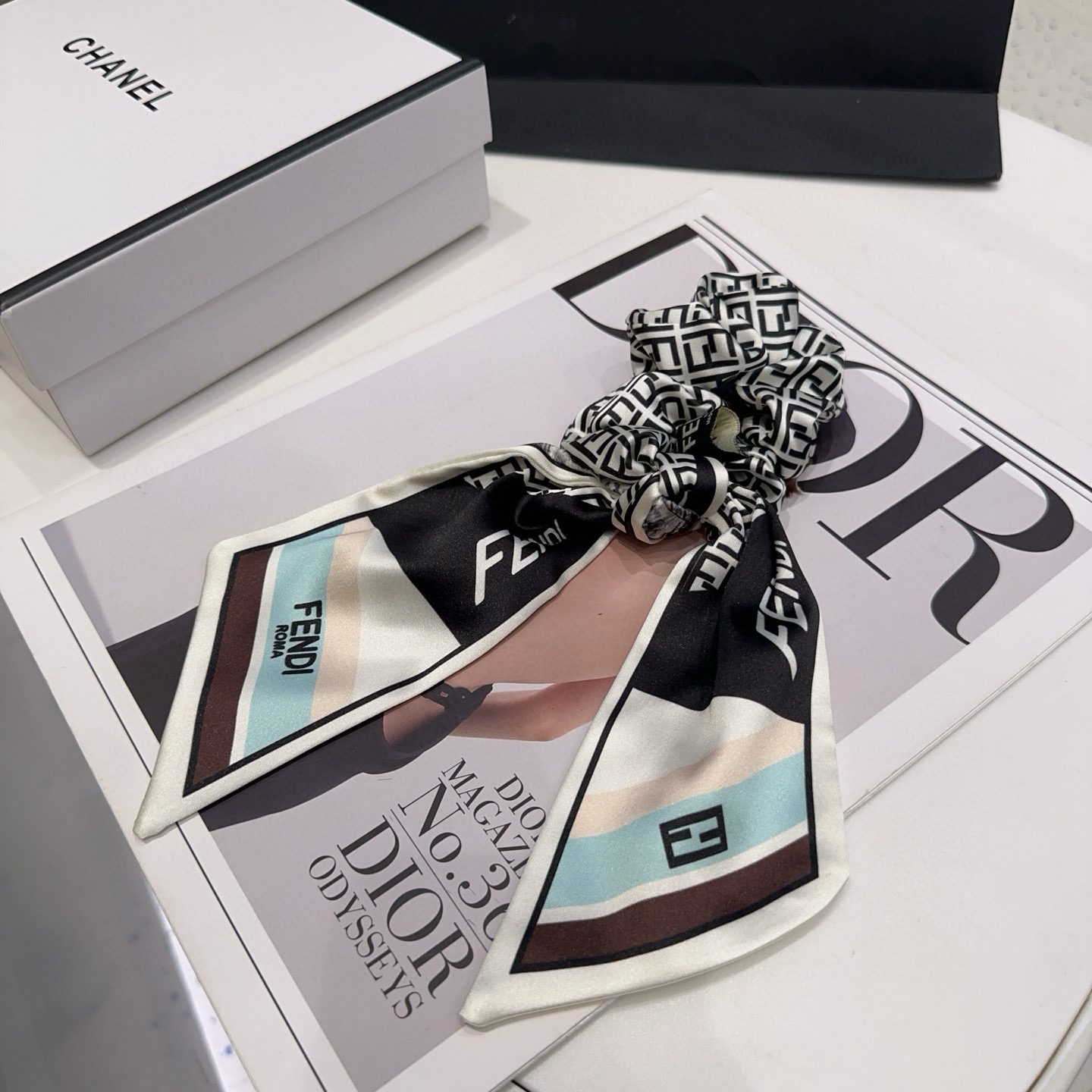 🎁配包装盒 FENDI （芬迪 ）新款F飘带发圈，复古气质美，简约百搭，小姐姐闭眼入…