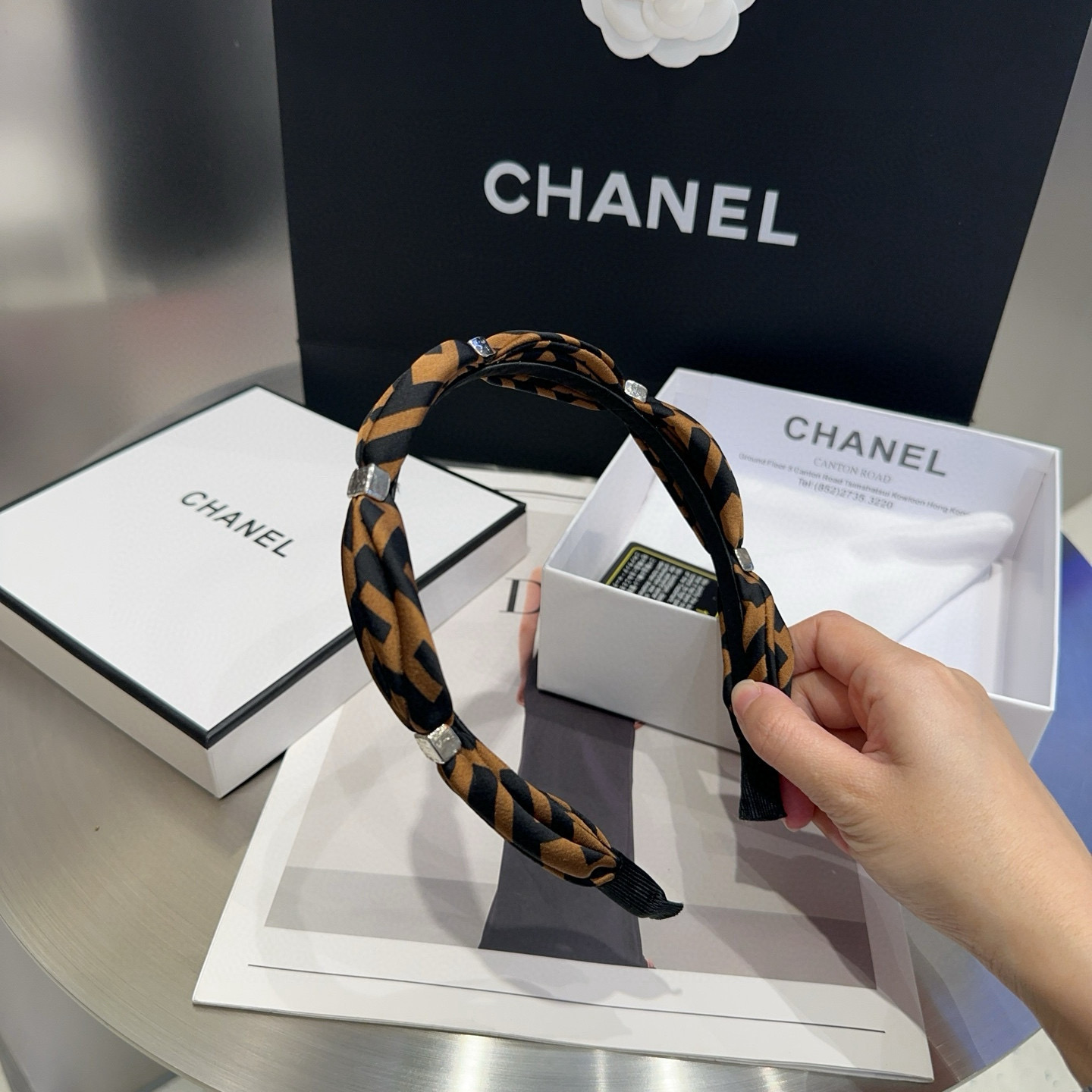 🎁配包装盒 FENDI （芬迪 ）新款F发箍，复古气质美，简约百搭！小姐姐闭眼入…