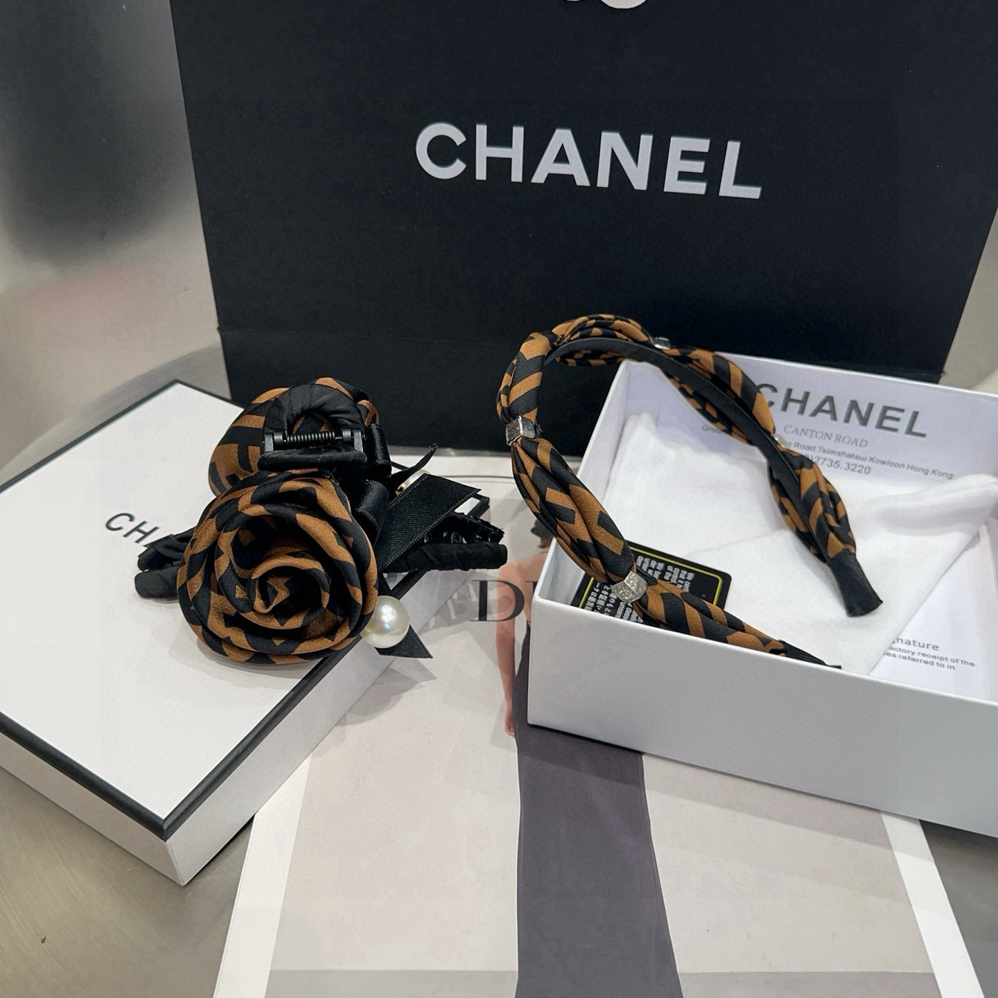 🎁配包装盒 FENDI （芬迪 ）新款F抓夹，复古气质美，简约百搭！小姐姐闭眼入…