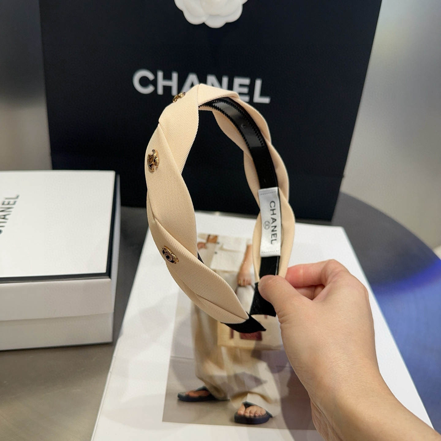 🎁配包装盒Chanel (香奈儿)最新款小香爆款发箍，超级好看！名媛范儿十足，小仙女必备…