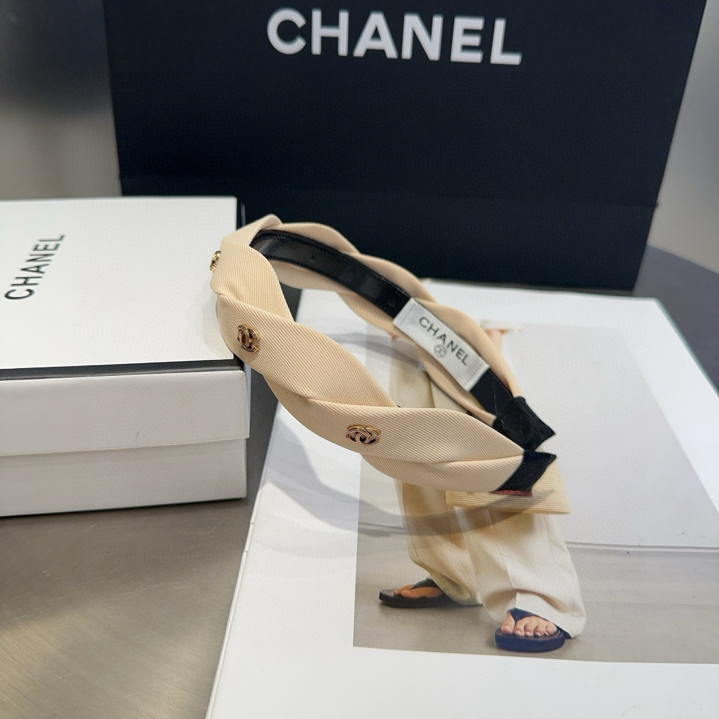 🎁配包装盒Chanel (香奈儿)最新款小香爆款发箍，超级好看！名媛范儿十足，小仙女必备…