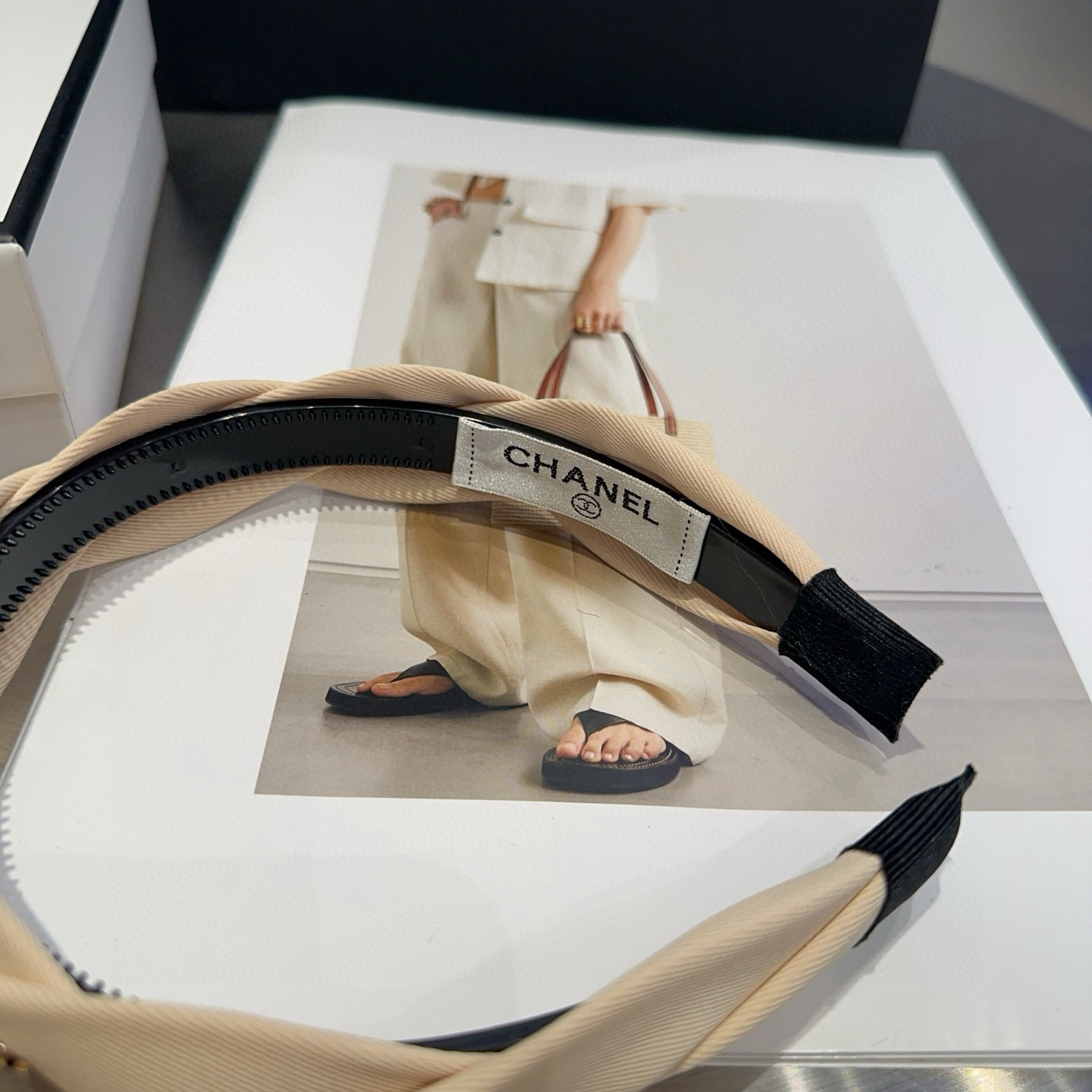🎁配包装盒Chanel (香奈儿)最新款小香爆款发箍，超级好看！名媛范儿十足，小仙女必备…