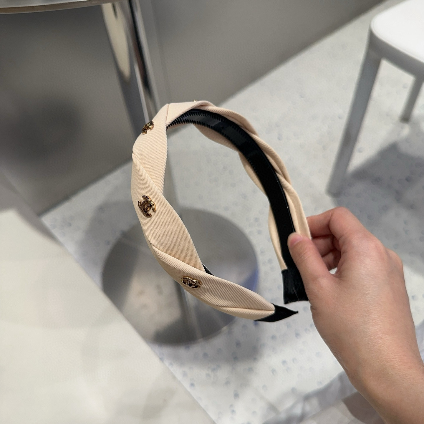 🎁配包装盒Chanel (香奈儿)最新款小香爆款发箍，超级好看！名媛范儿十足，小仙女必备…