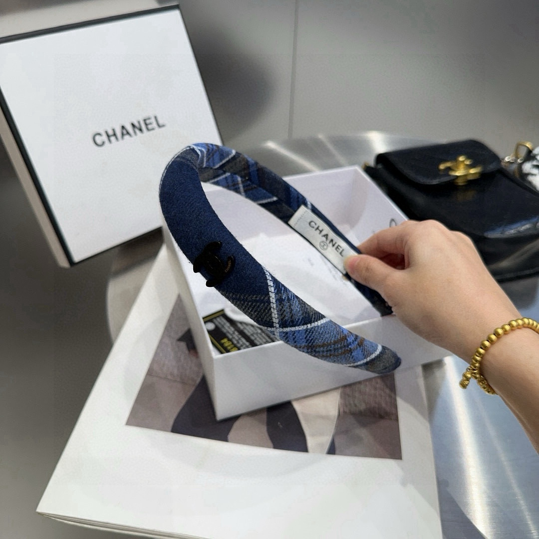 🎁配包装盒Chanel (香奈儿)最新款小香发箍，秋冬新品，超级好看！名媛范儿十足，小仙女必备…