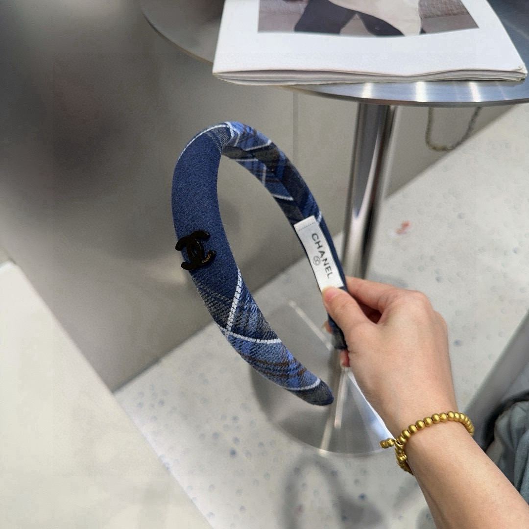 🎁配包装盒Chanel (香奈儿)最新款小香发箍，秋冬新品，超级好看！名媛范儿十足，小仙女必备…