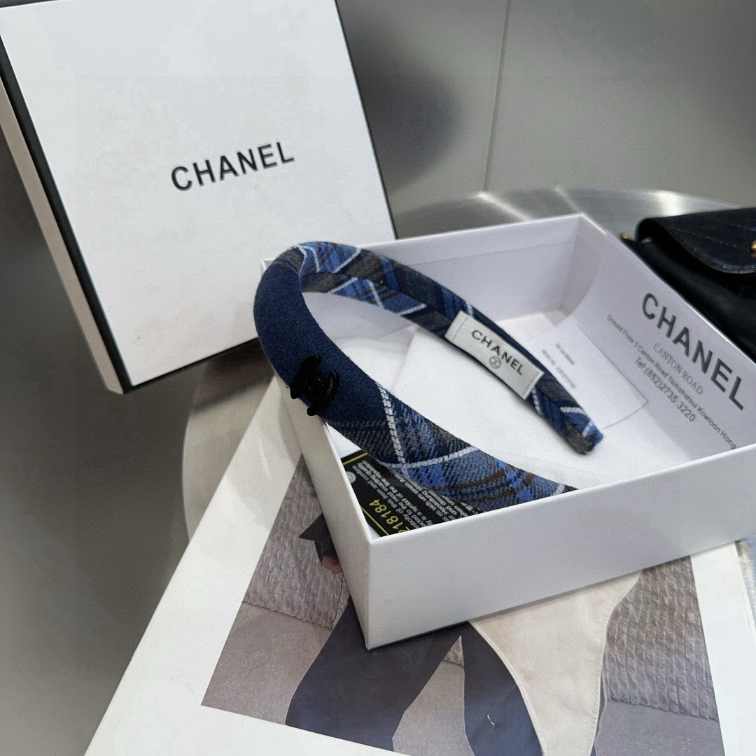 🎁配包装盒Chanel (香奈儿)最新款小香发箍，秋冬新品，超级好看！名媛范儿十足，小仙女必备…