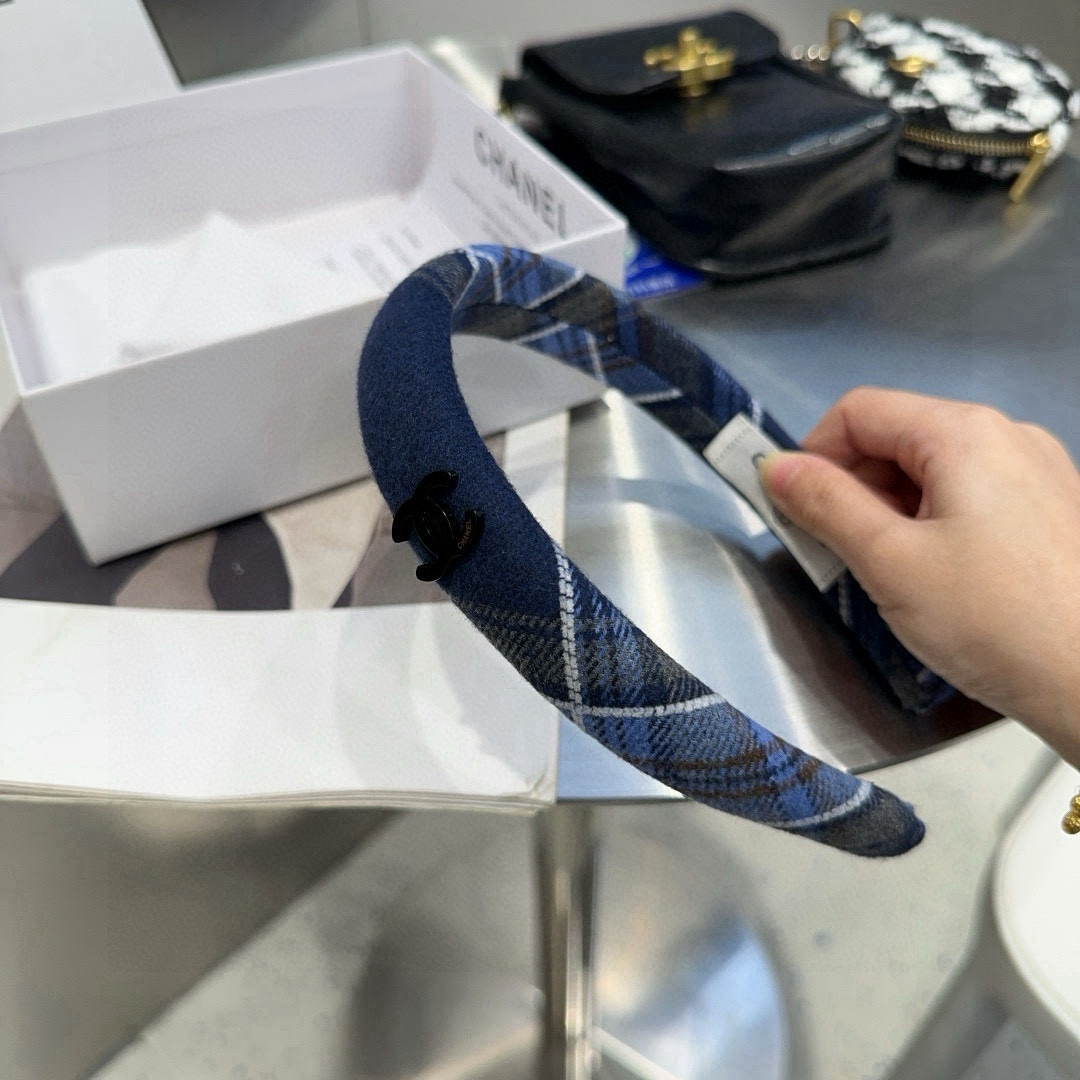 🎁配包装盒Chanel (香奈儿)最新款小香发箍，秋冬新品，超级好看！名媛范儿十足，小仙女必备…