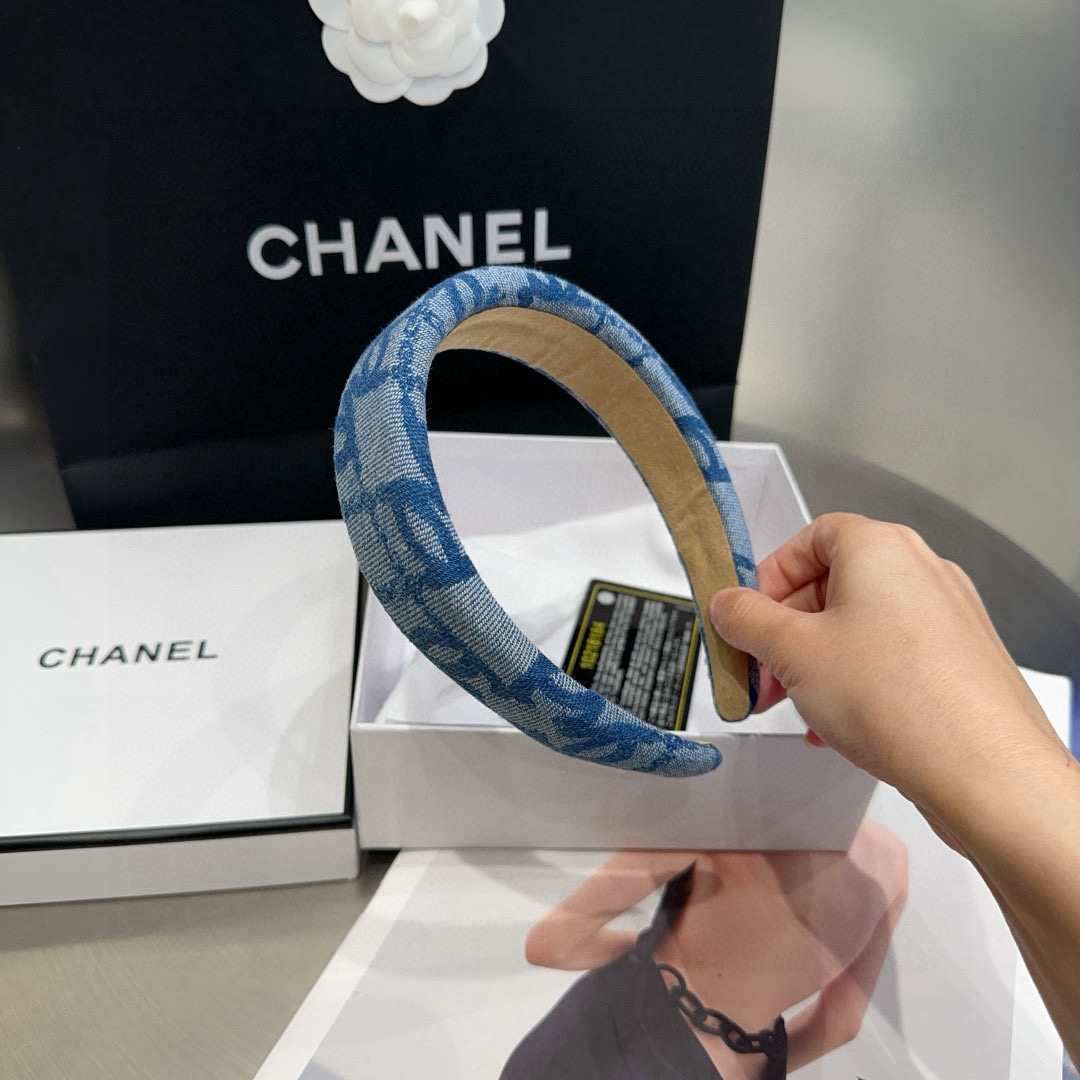 🎁配包装盒Chanel (香奈儿)最新款小香牛仔布发箍，超级好看！名媛范儿十足，小仙女必备…