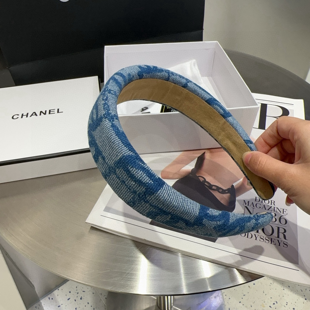 🎁配包装盒Chanel (香奈儿)最新款小香牛仔布发箍，超级好看！名媛范儿十足，小仙女必备…