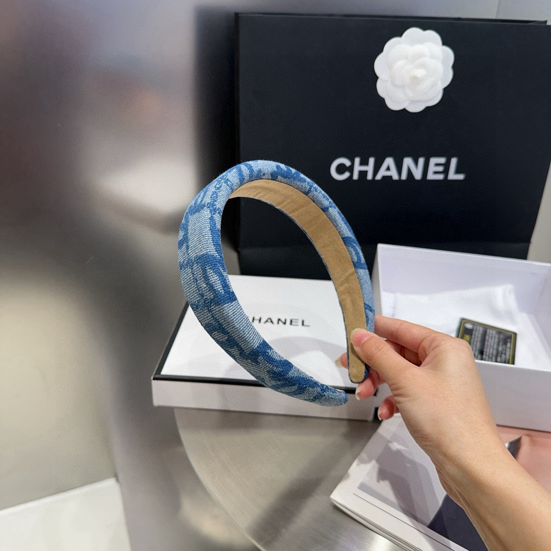 🎁配包装盒Chanel (香奈儿)最新款小香牛仔布发箍，超级好看！名媛范儿十足，小仙女必备…
