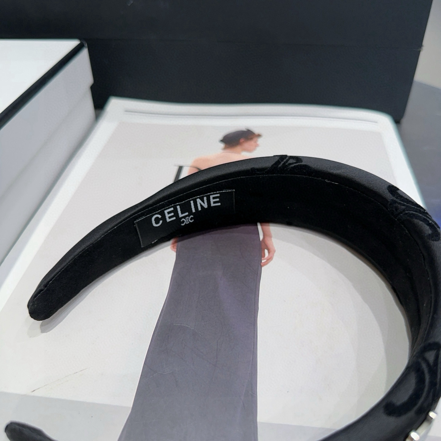 🎁配包装盒CELINE（赛琳）凯旋门新款发箍，精致舒适，非常时尚百搭！女神必备单品