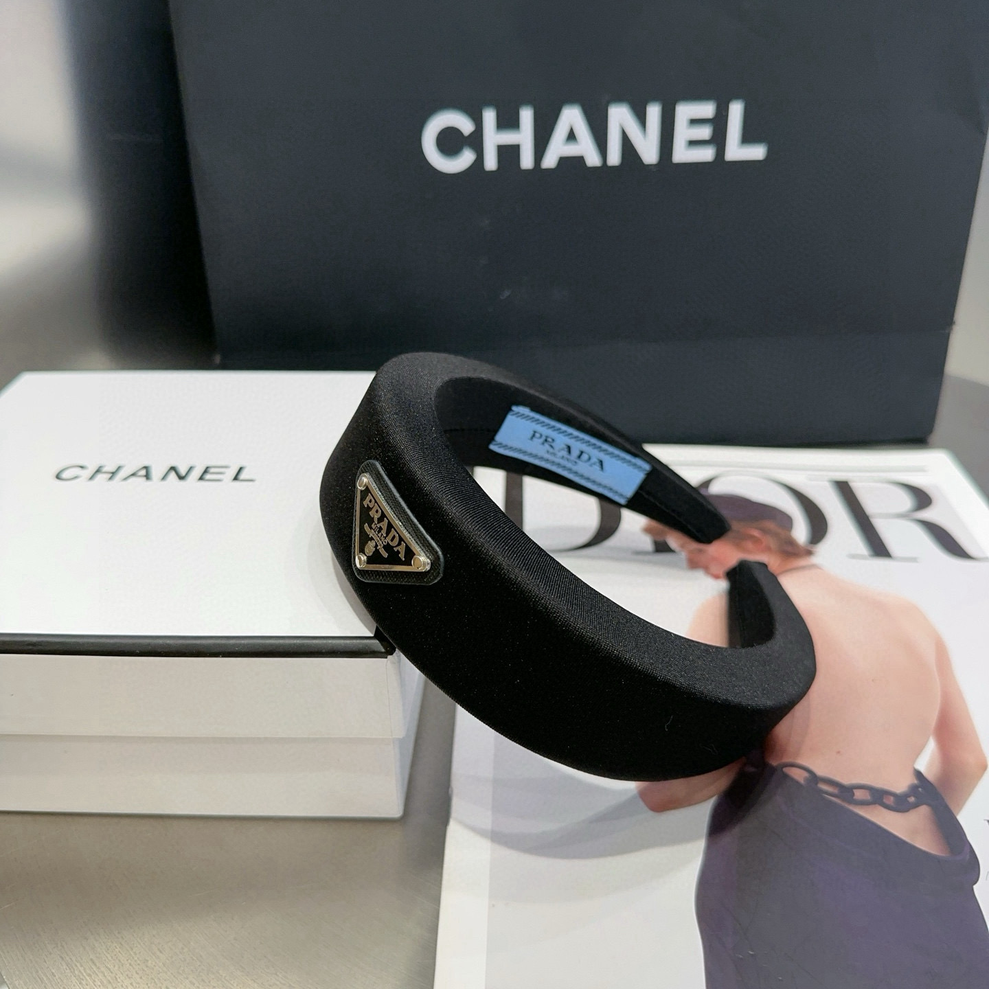 🎁配包装盒PRADA（普拉达）爆款来啦！复古经典发箍，时尚潮流，超级百搭！女神必备单品