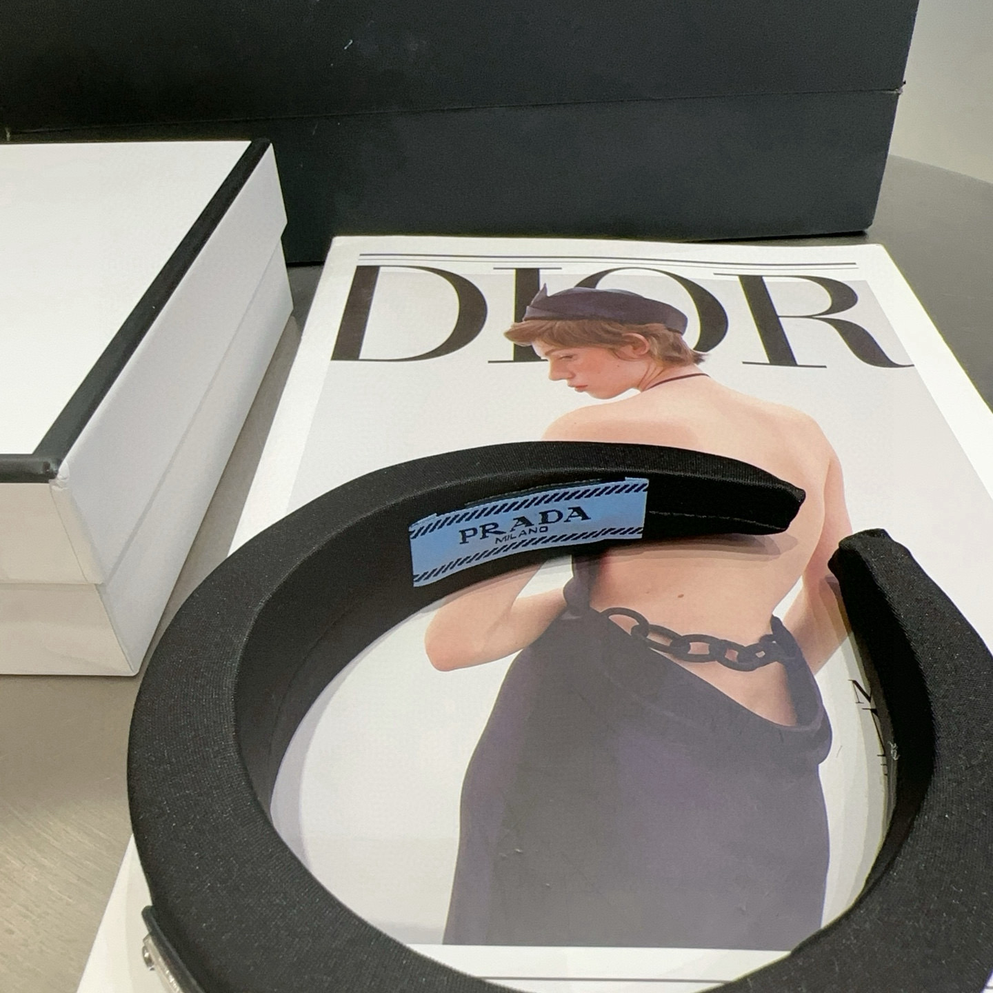 🎁配包装盒PRADA（普拉达）爆款来啦！复古经典发箍，时尚潮流，超级百搭！女神必备单品