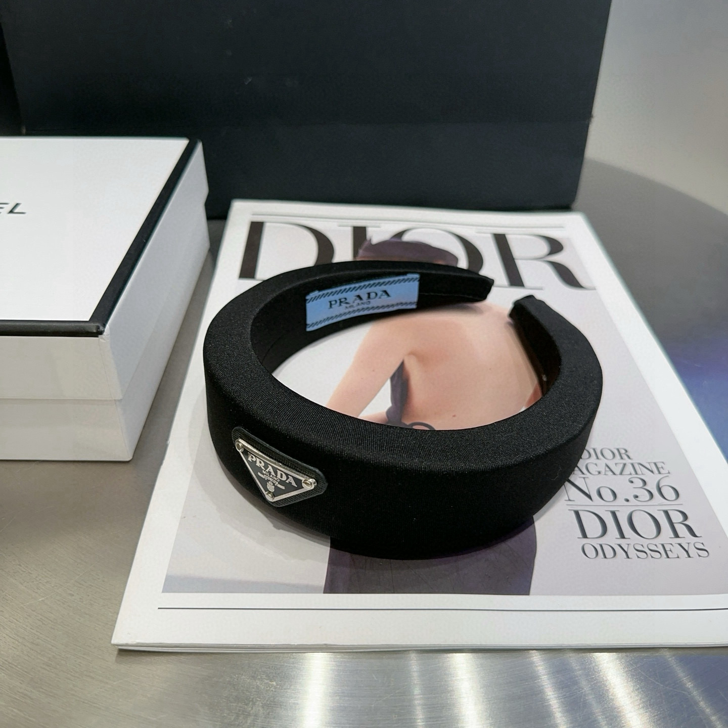 🎁配包装盒PRADA（普拉达）爆款来啦！复古经典发箍，时尚潮流，超级百搭！女神必备单品