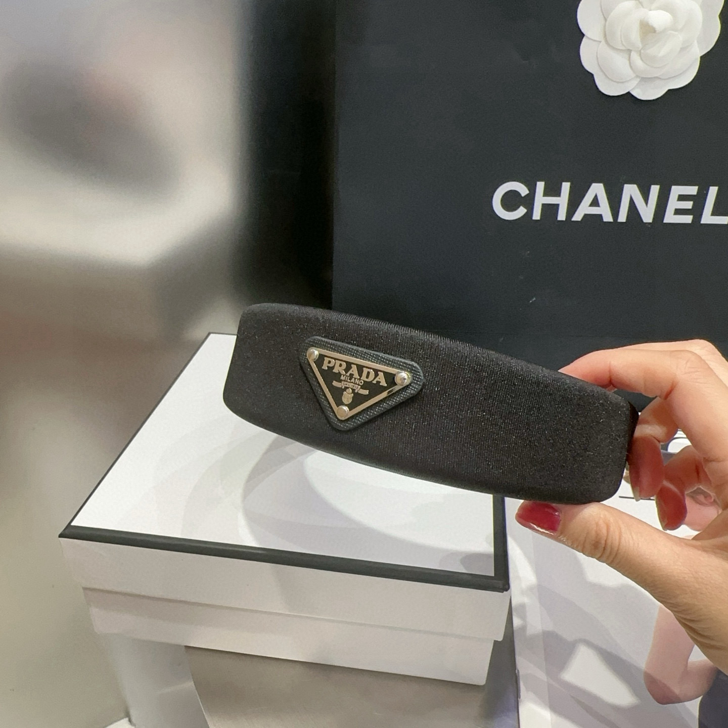 🎁配包装盒PRADA（普拉达）爆款来啦！复古经典发箍，时尚潮流，超级百搭！女神必备单品