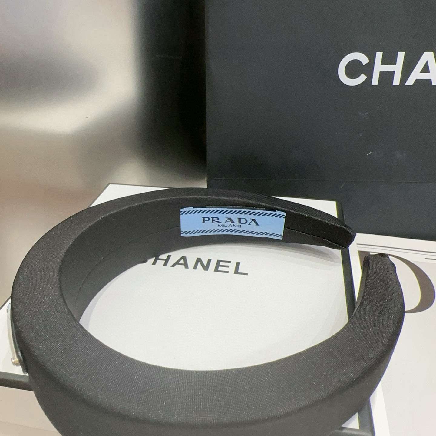 🎁配包装盒PRADA（普拉达）爆款来啦！复古经典发箍，时尚潮流，超级百搭！女神必备单品