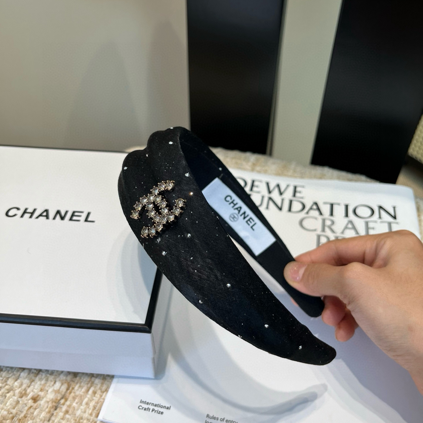 🎁配包装盒Chanel (香奈儿)最新款小香发箍，超级好看！名媛范儿十足，小仙女必备…