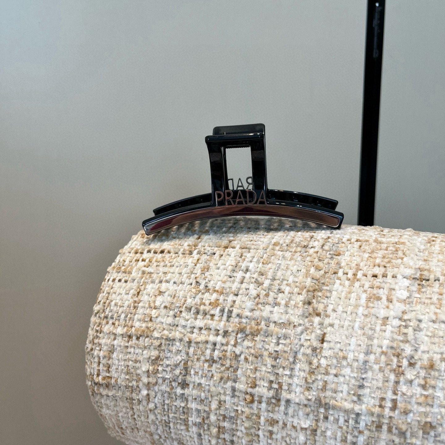 🎁配包装盒PRADA（普拉达）爆款抓夹来啦！网红推荐！优雅的小姐姐值得入手 非常好搭配 气质有品位