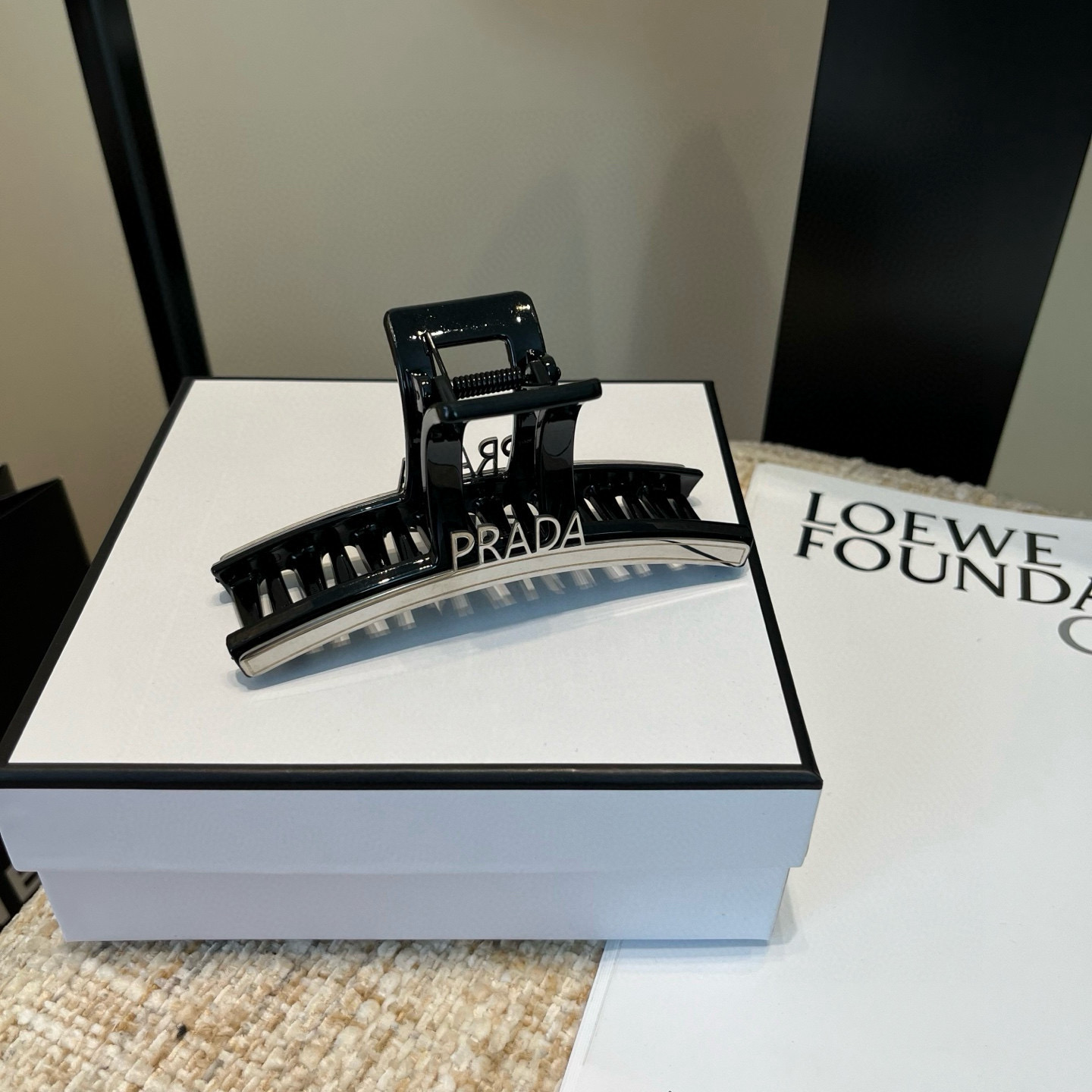 🎁配包装盒PRADA（普拉达）爆款抓夹来啦！网红推荐！优雅的小姐姐值得入手 非常好搭配 气质有品位