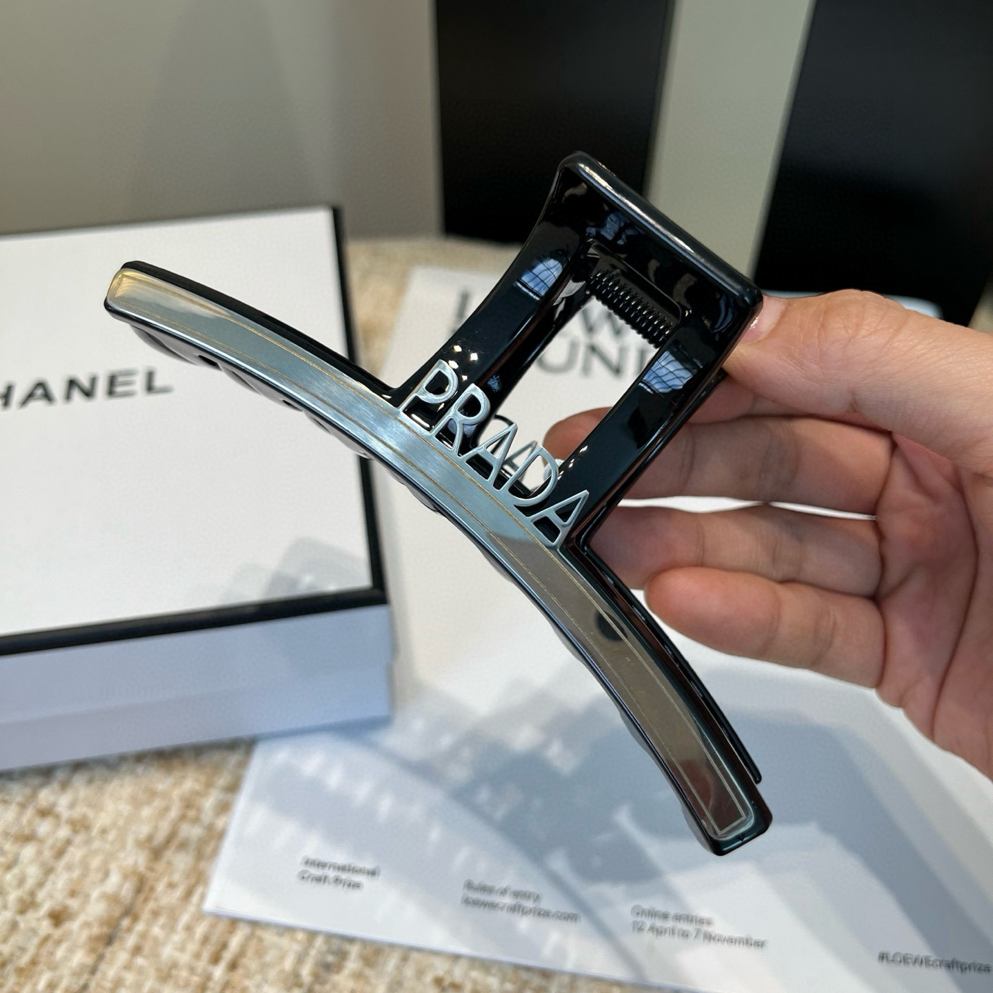 🎁配包装盒PRADA（普拉达）爆款抓夹来啦！网红推荐！优雅的小姐姐值得入手 非常好搭配 气质有品位