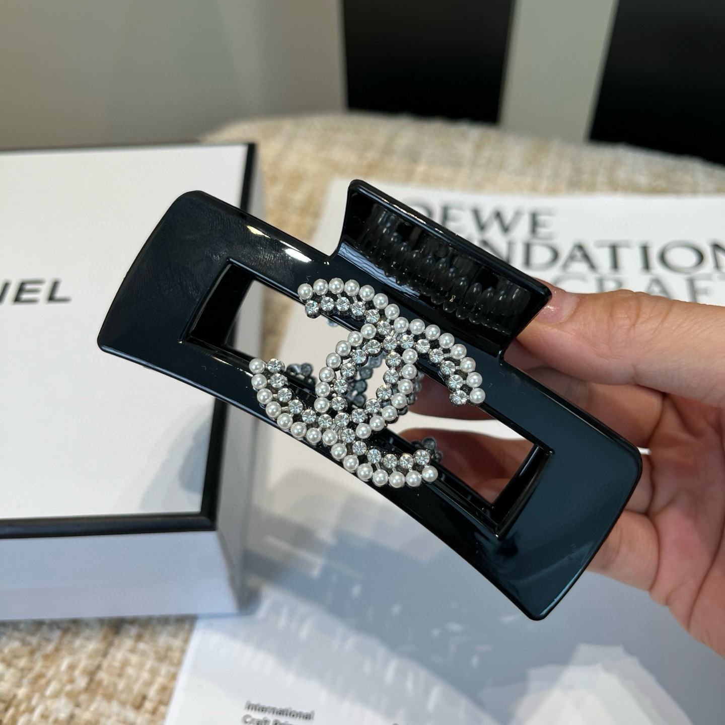 🎁配包装盒Chanel (香奈儿)最新款小香爆款抓夹，超级好看！名媛范儿十足，小仙女必备…