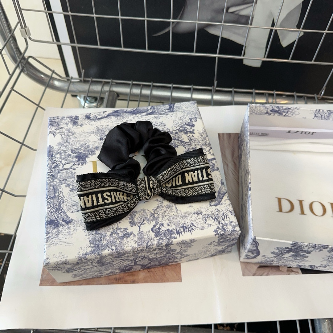 🎁配包装盒Dior（迪奥）D家新款发圈，时尚百搭！简单实用 小姐姐必备