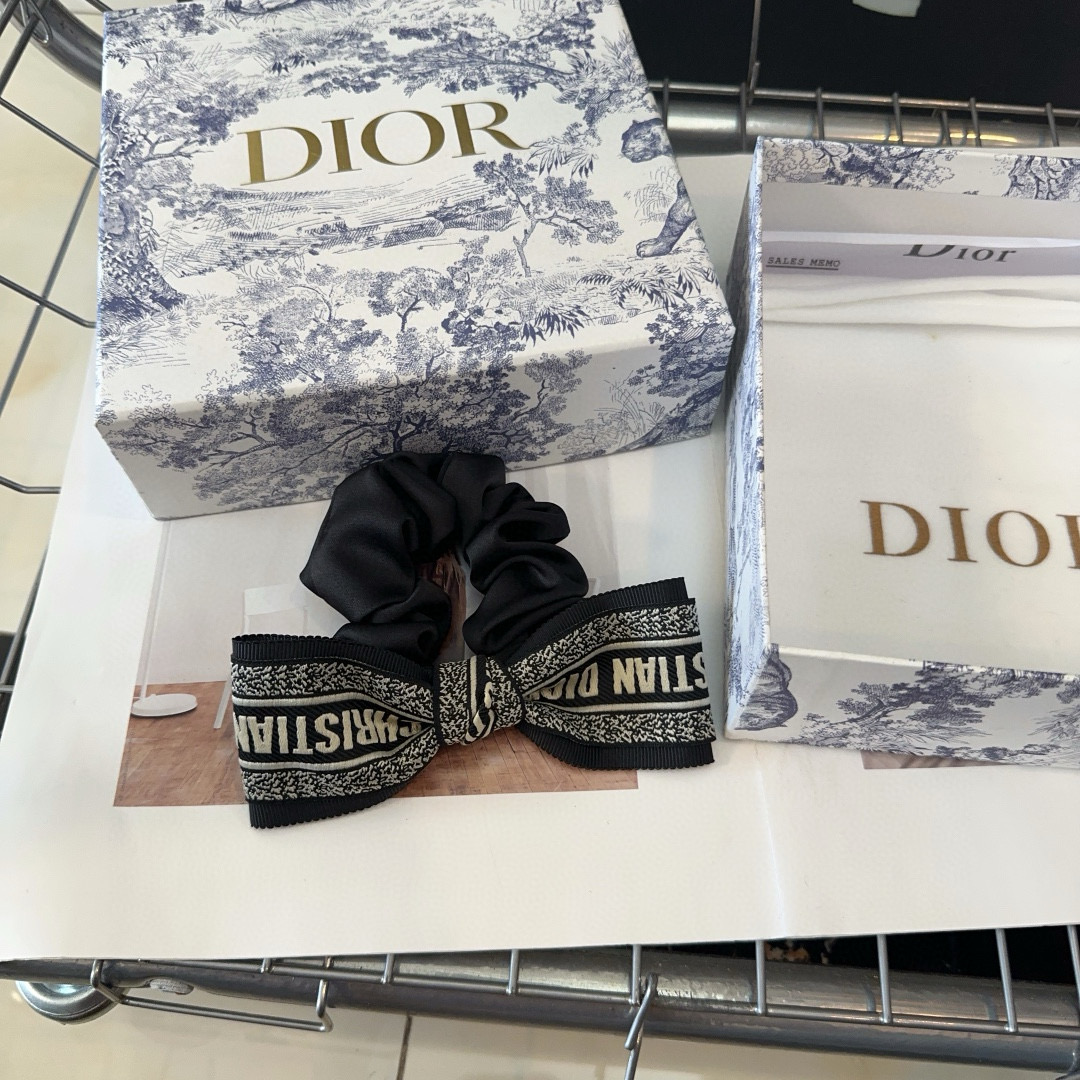 🎁配包装盒Dior（迪奥）D家新款发圈，时尚百搭！简单实用 小姐姐必备