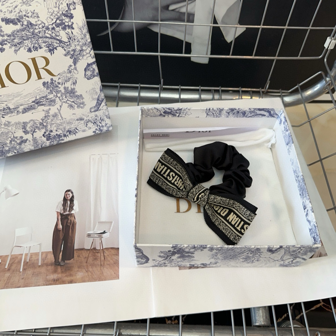 🎁配包装盒Dior（迪奥）D家新款发圈，时尚百搭！简单实用 小姐姐必备