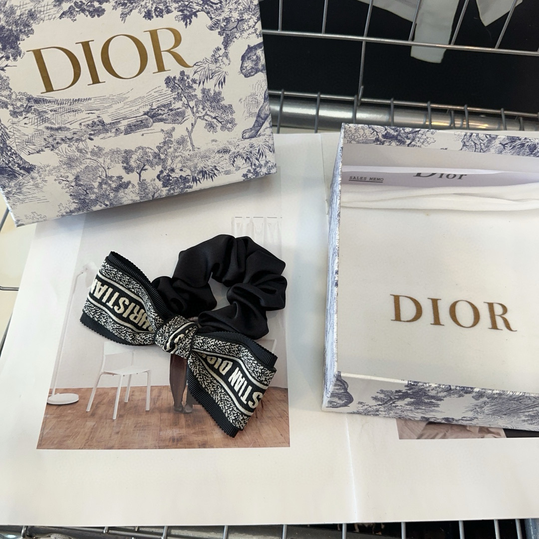 🎁配包装盒Dior（迪奥）D家新款发圈，时尚百搭！简单实用 小姐姐必备