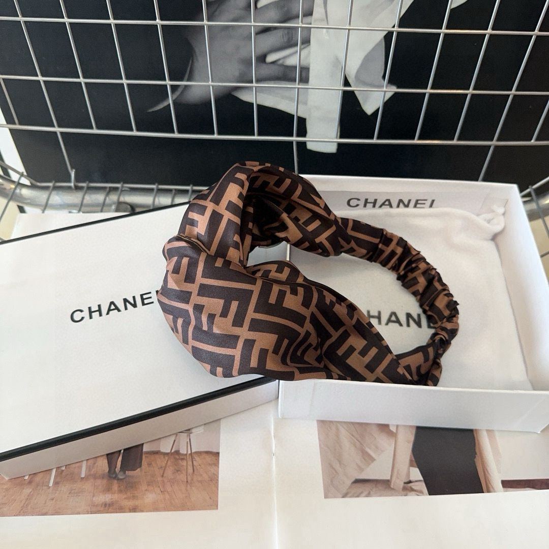 🎁配包装盒 FENDI （芬迪 ）F发带，复古气质美，简约百搭！小姐姐闭眼入…