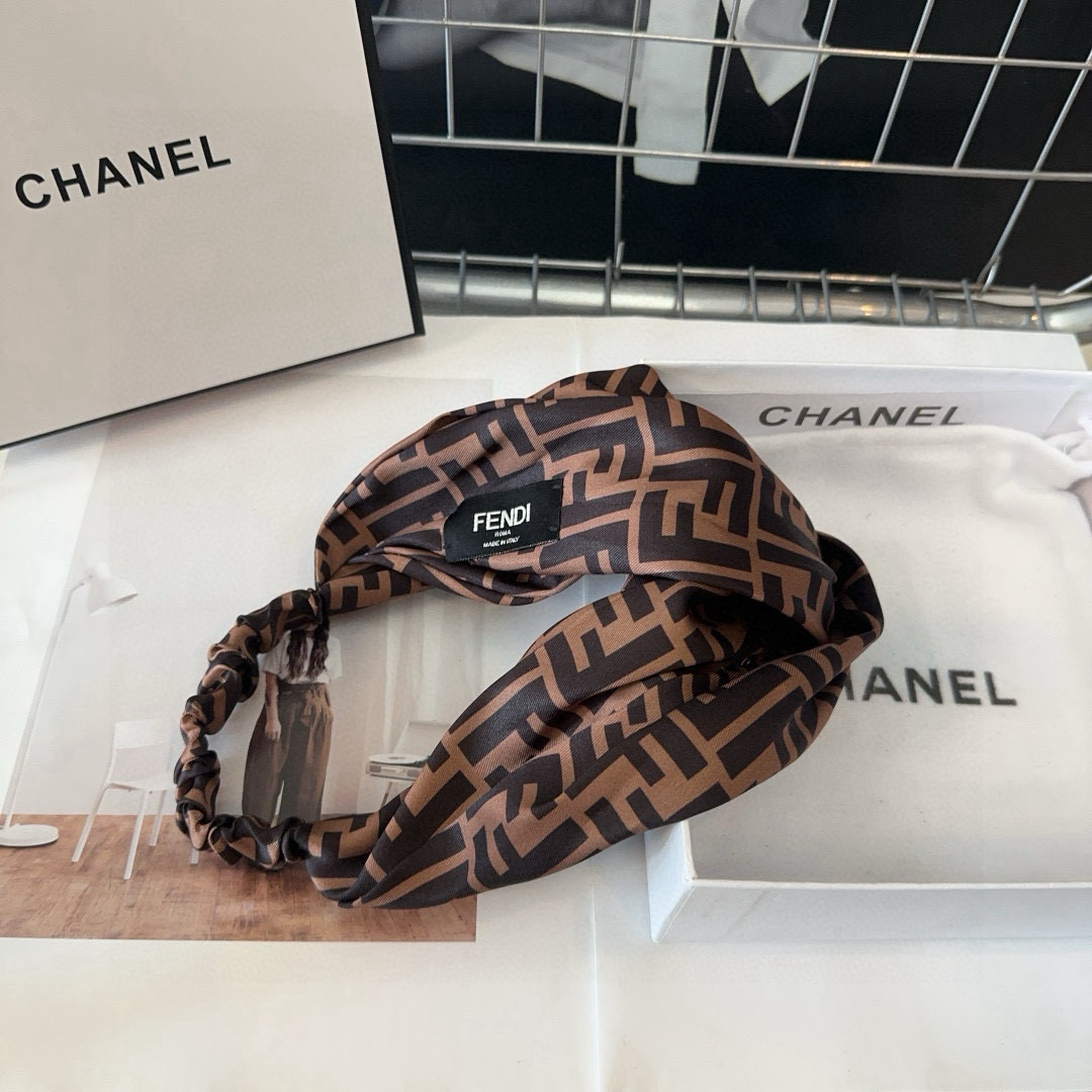 🎁配包装盒 FENDI （芬迪 ）F发带，复古气质美，简约百搭！小姐姐闭眼入…