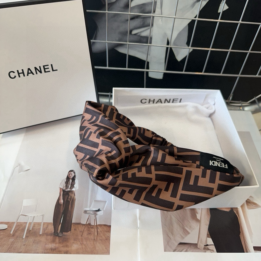 🎁配包装盒 FENDI （芬迪 ）F发带，复古气质美，简约百搭！小姐姐闭眼入…