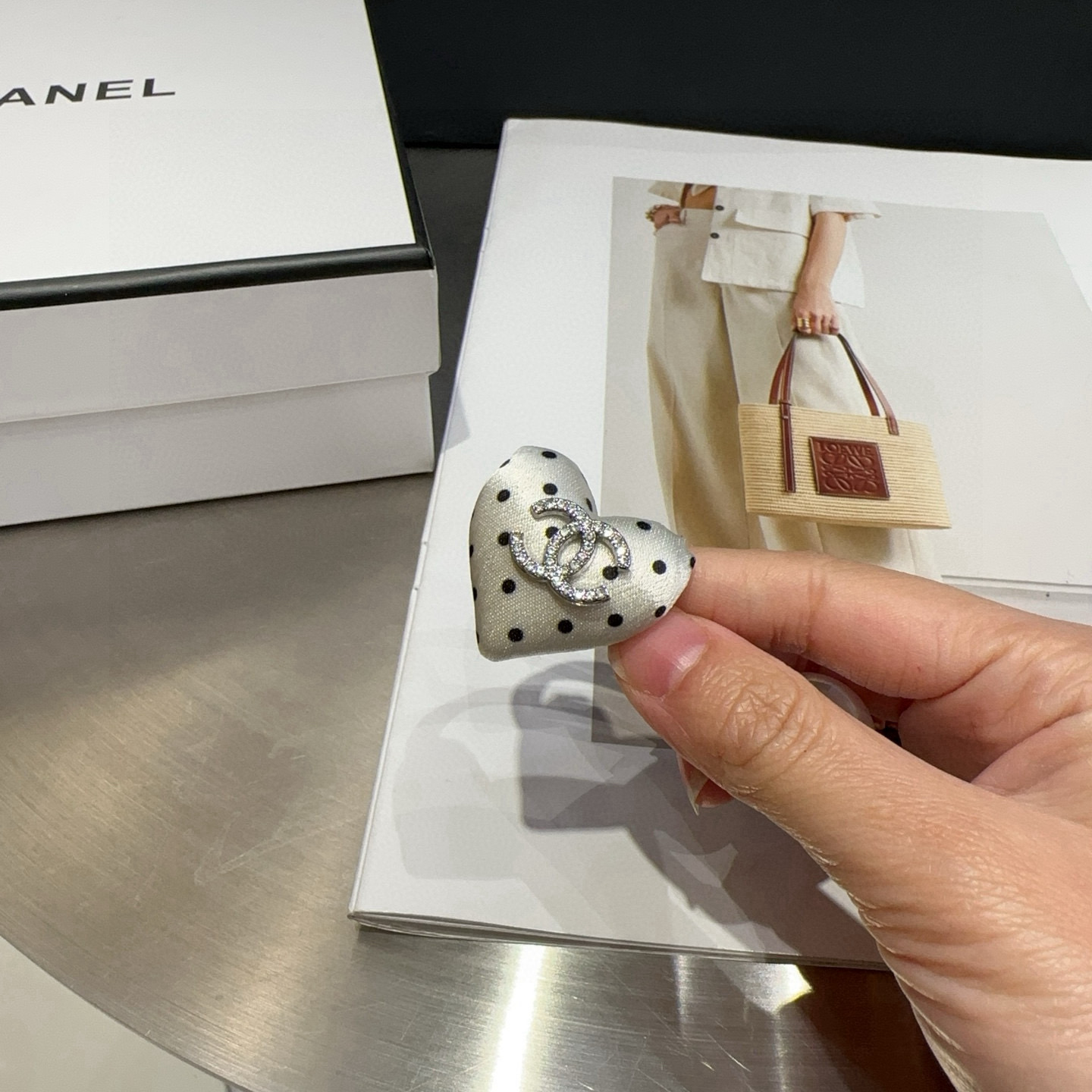 🎁配包装盒Chanel (香奈儿)最新小香波点发圈，简单实用，时尚潮流！小仙女必备…