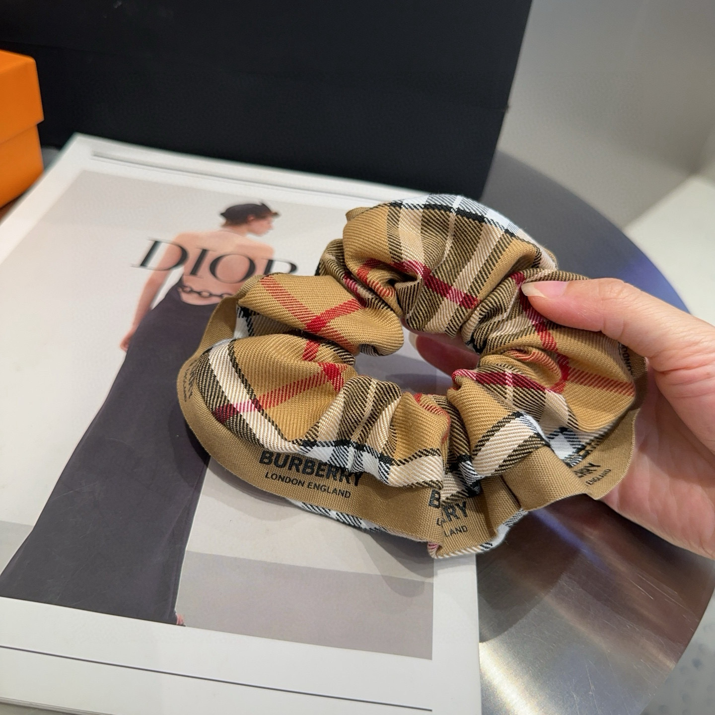 🎁配包装盒Burberry （巴宝莉）经典格子发圈，时尚潮流，实用百搭，永不过时
