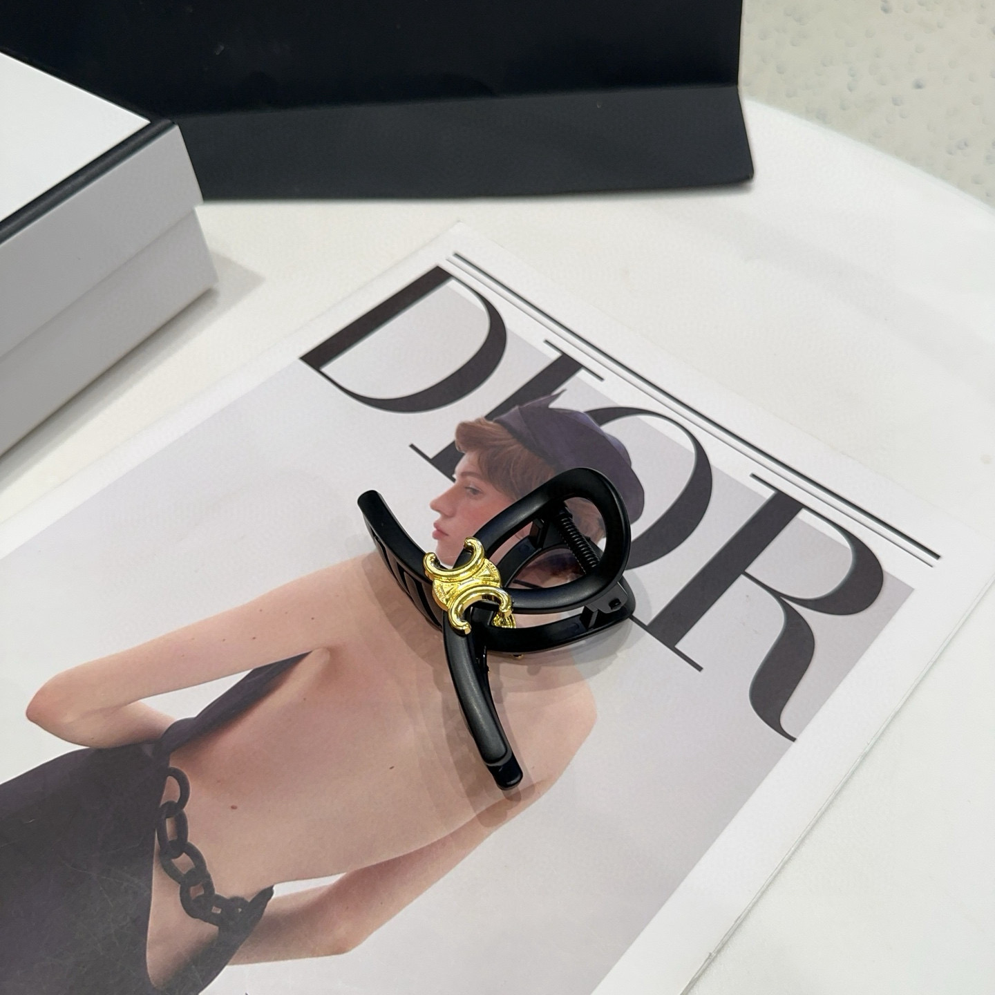 🎁配包装盒CELINE（赛琳）凯旋门新款抓夹，简单大气，时尚百搭！女神必备单品