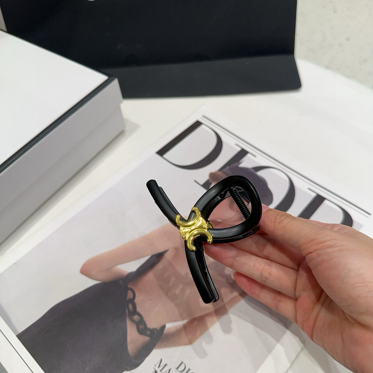 🎁配包装盒CELINE（赛琳）凯旋门新款抓夹，简单大气，时尚百搭！女神必备单品